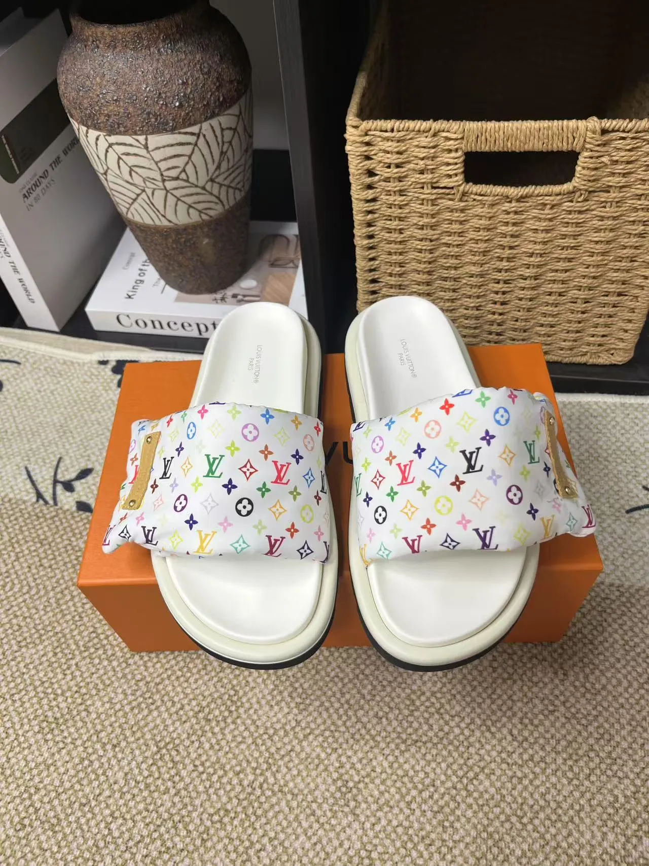 P340 yuan LV Louis Vuitton Full of high-end feel! A popular model among bloggers at home and abroad, it’s retro and fashionable, and looks stunning on your feet! Mainly recommended model on the official website★ ━━━━━ ЅᏇєєt ━━━━━ ▪️Upper: original calfskin ➕5D printing process ▪️Inner: imported mixed sheepskin ▪️Outsole: original molded foam outsole ▪️Size: Female 35-40 Men's 39-44 (women's 41 men's 45)